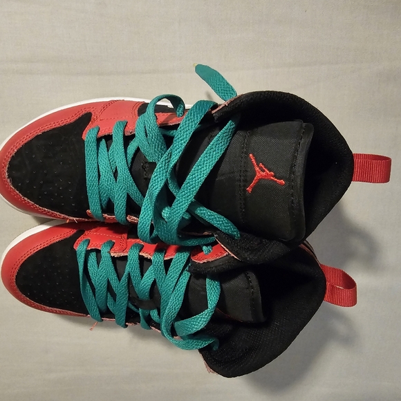 Air Jordan 1 Mid SE - Picture 13 of 14